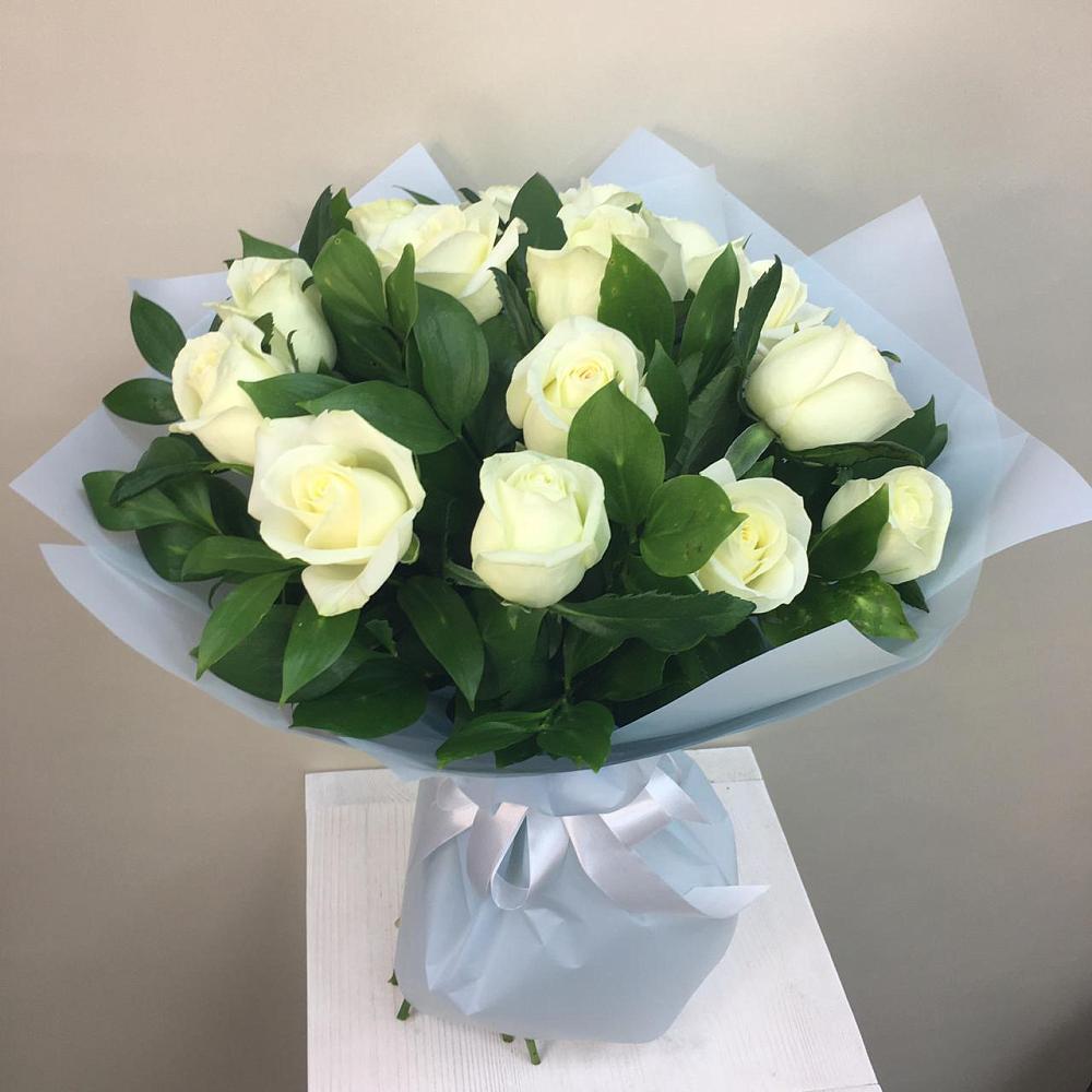 Букет 15 Белых роз Проуд в Чулыме