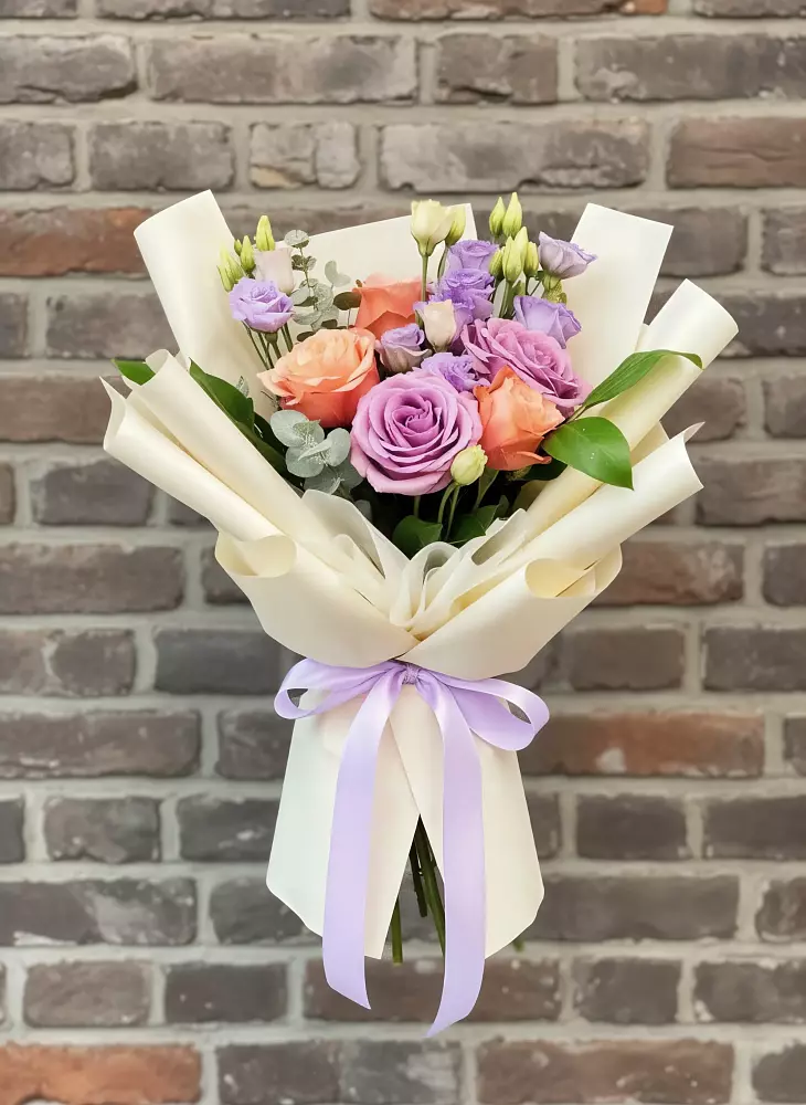 Букет цветов из: Лизиантусы и Розы в Чулыме