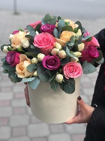 Цветочная композиция из Розы в шляпной коробке в Чулыме