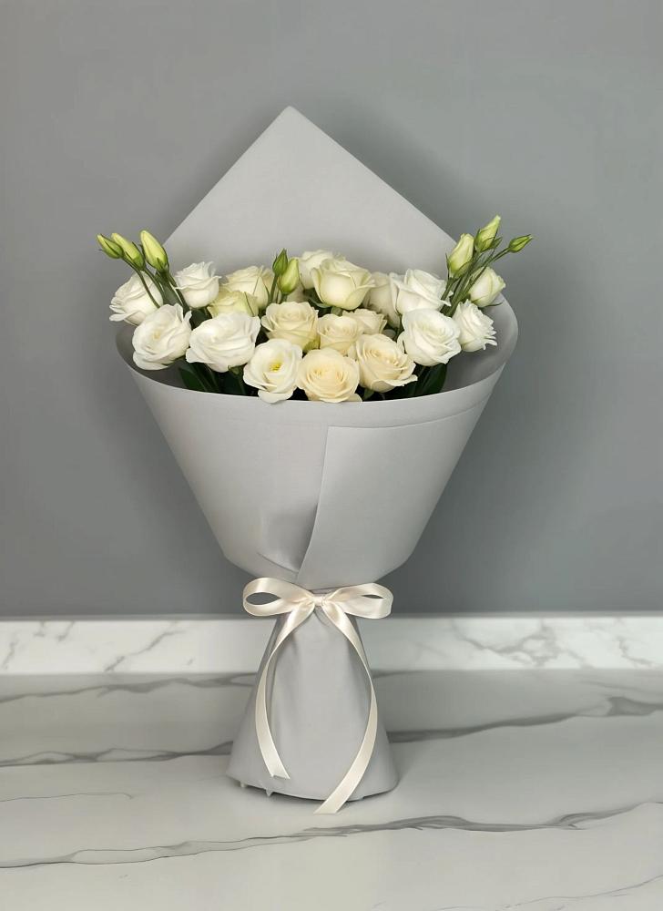 Букет цветов из: Розы и Лизиантусы в Чулыме