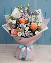 Букет цветов из:  Лизиантусы, Розы, Альстромерии и Гипсофила в Чулыме