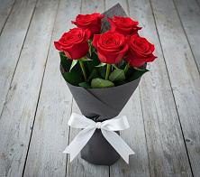 Букет 5 Красных роз Эдлесс Лав в Чулыме