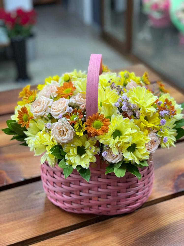 Цветочная композиция из Хризантемы и Розы в корзине в Чулыме