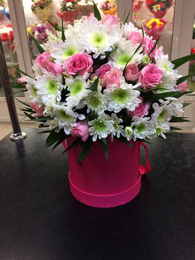 Цветочная композиция из Розы и Хризантемы в шляпной коробке в Чулыме