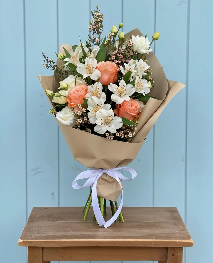 Букет цветов из: Альстромерии, Лизиантусы, Розы и Хризантемы в Чулыме