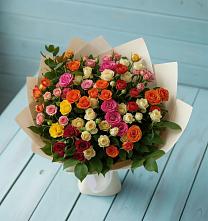Букет Микс из разноцветных кустовых роз в Чулыме