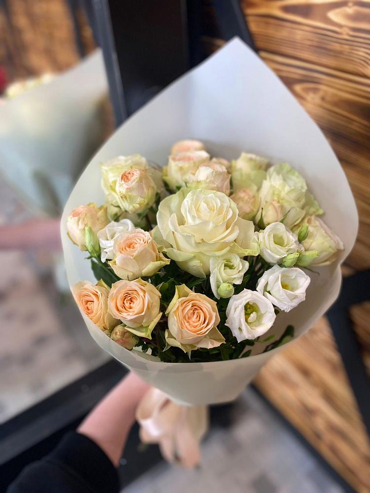 Букет цветов из: Розы и Лизиантусы в Чулыме